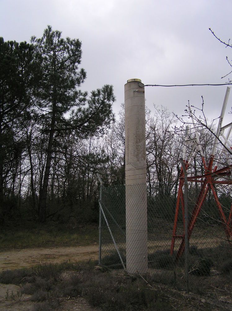 pilar and antenna view.