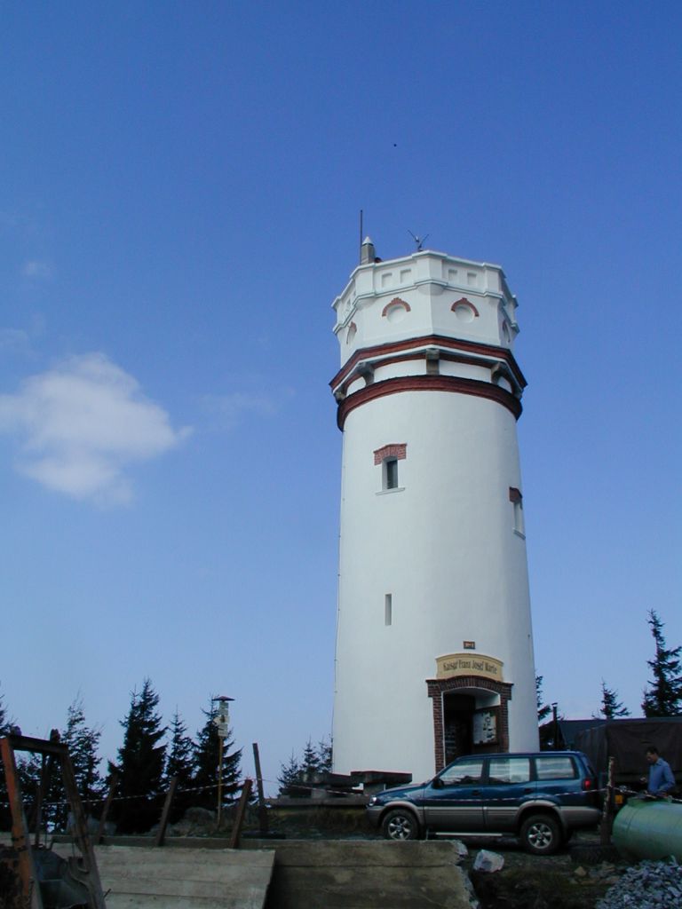full view of Biskupska Kupa Tower with antenna position.