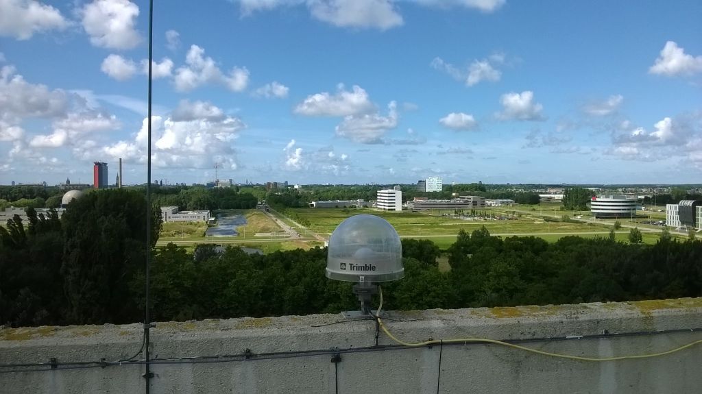 Marker 13502M004 with TRM29659.00 UNAV antenna on roof on North tower.
