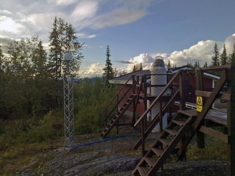 Antenna monument to the left. The pillar to the right is IGS/EPN station KIR0 10422M001.