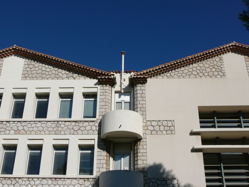 antenna installation and surroundings 