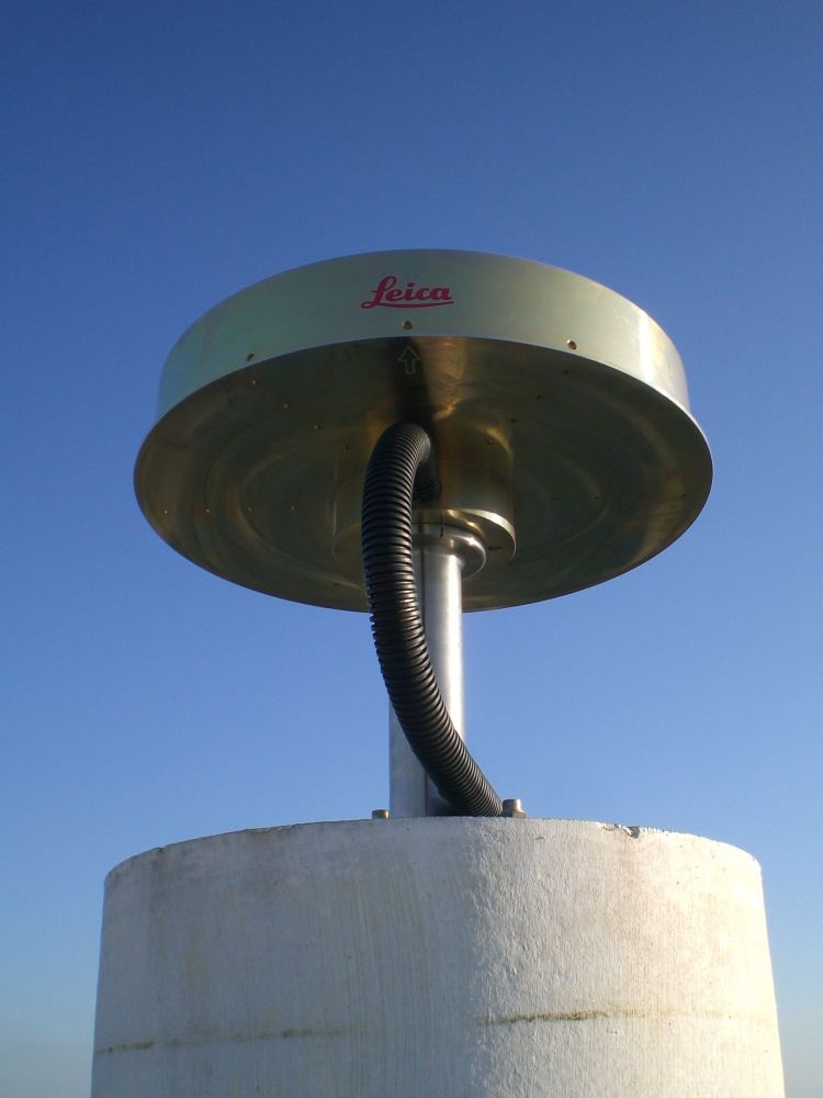 antenna (LEIAT504GG), Iron support and Pillar details.