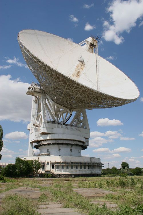 70-meters radiotelescope.