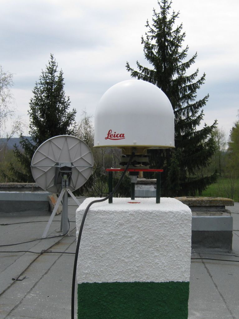 new AR25.R3 antenna and internet satellite communication antenna dish.