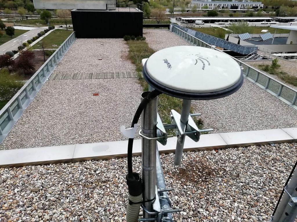 novatel Antenna for rinex observation. the ”novatel” brand on top of antenna is pointing North