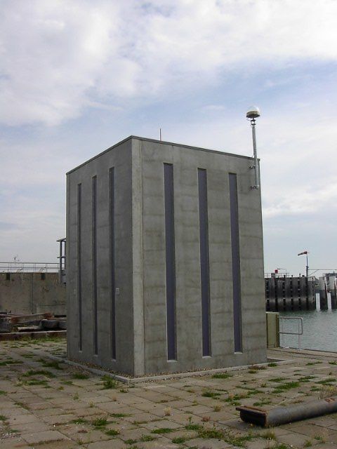 Vlissingen tide gauge station with GPS antenna.