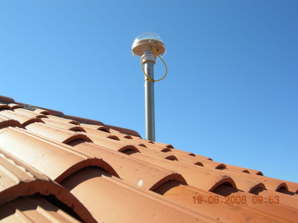 The antenna is 2.0 m above the roof and about 15 m above the ground.