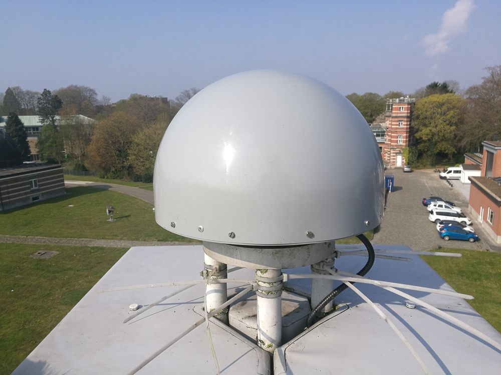 SCIS radome has been installed on the antenna to reduce the tracking degradations caused by birds.