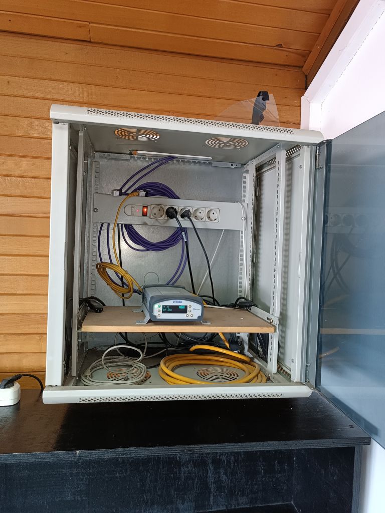 The current Trimble NetR9 GNSS receiver with belonging communication modules and power supply equipment deployed in the RAC cabinet in the local cadaster office in Sid municipality.
