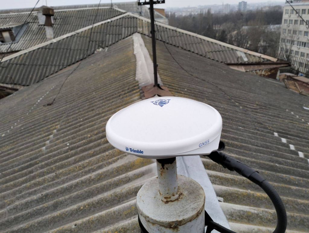 TRM105000.10 antenna.